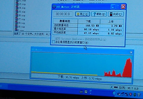 在廣州移動(dòng)辦公大樓里用筆記本電腦插TD-LTE上網(wǎng)卡，測(cè)得的最高下載速率為60Mbps